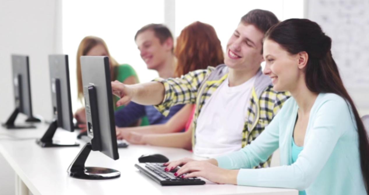 Uczestnicy programu podczas pracy nad strategią skalowania biznesu